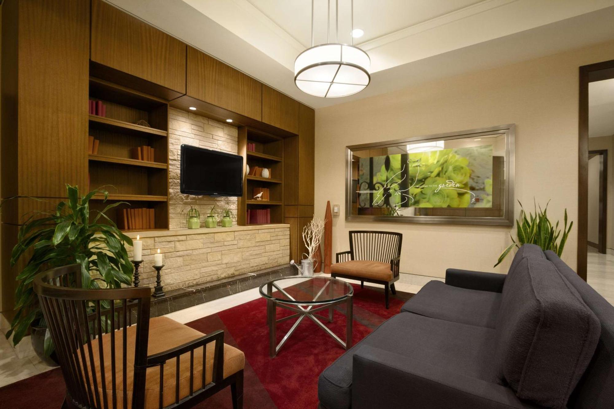 Hilton Garden Inner Harbor 3*