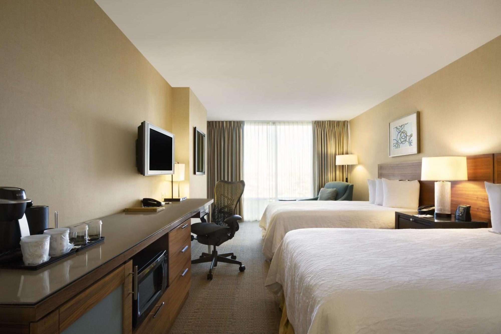 Hilton Garden Inner Harbor Hotel 3*