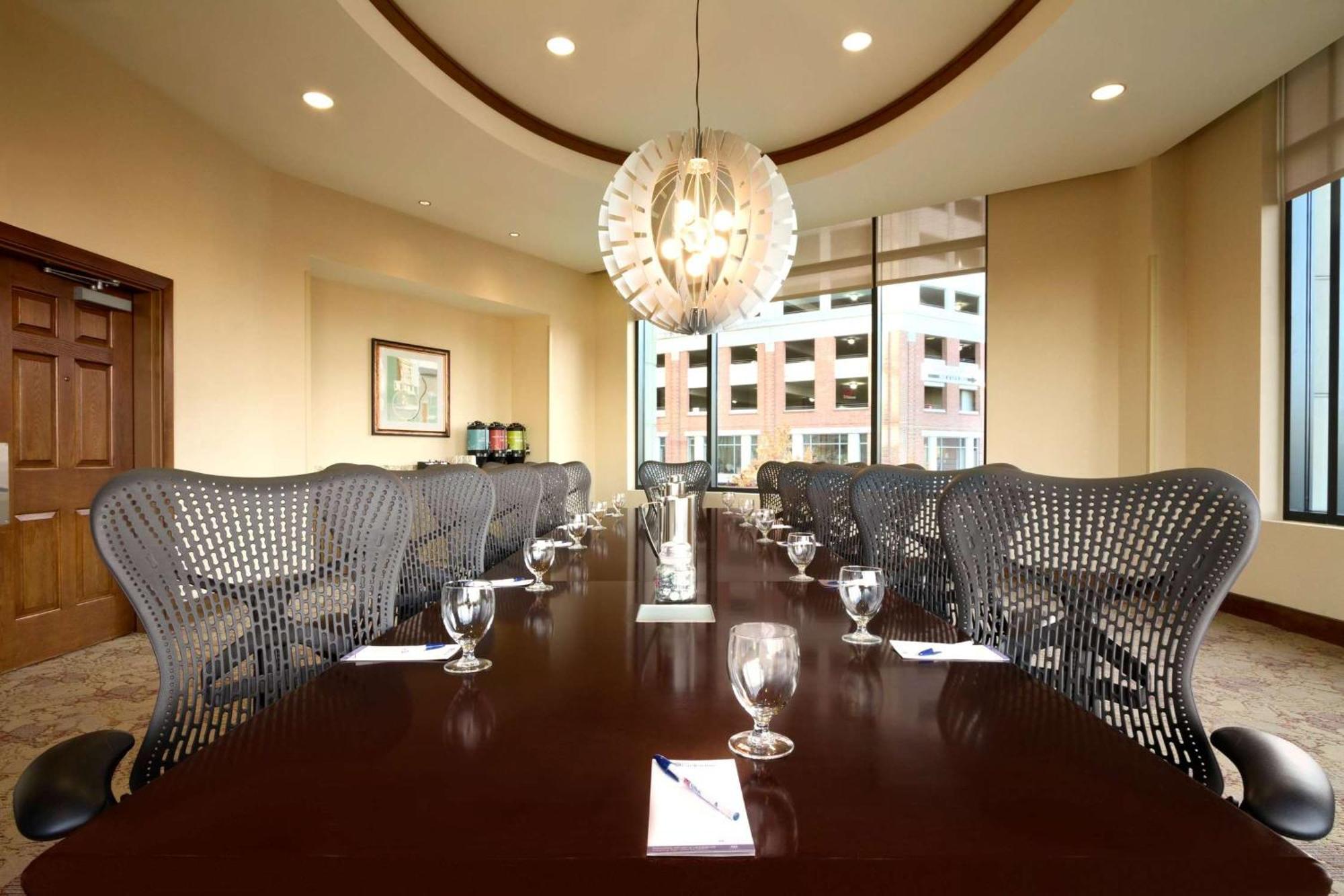 Hotel Hilton Garden Inner Harbor 3*