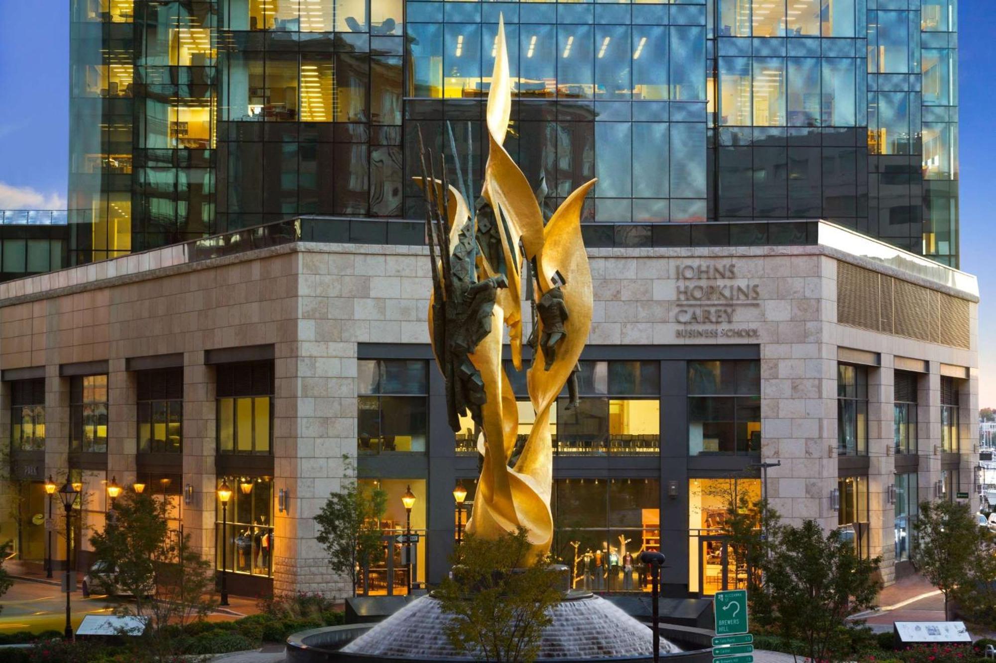 Hotel Hilton Garden Inner Harbor 3*